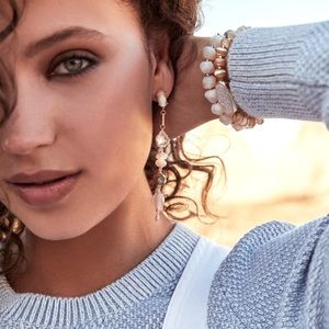 Cossete style kendra scott earrings.  Never worn.